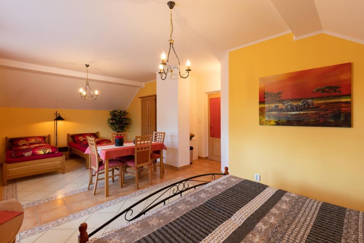 Pension Eric Ostrov  Extérieur photo