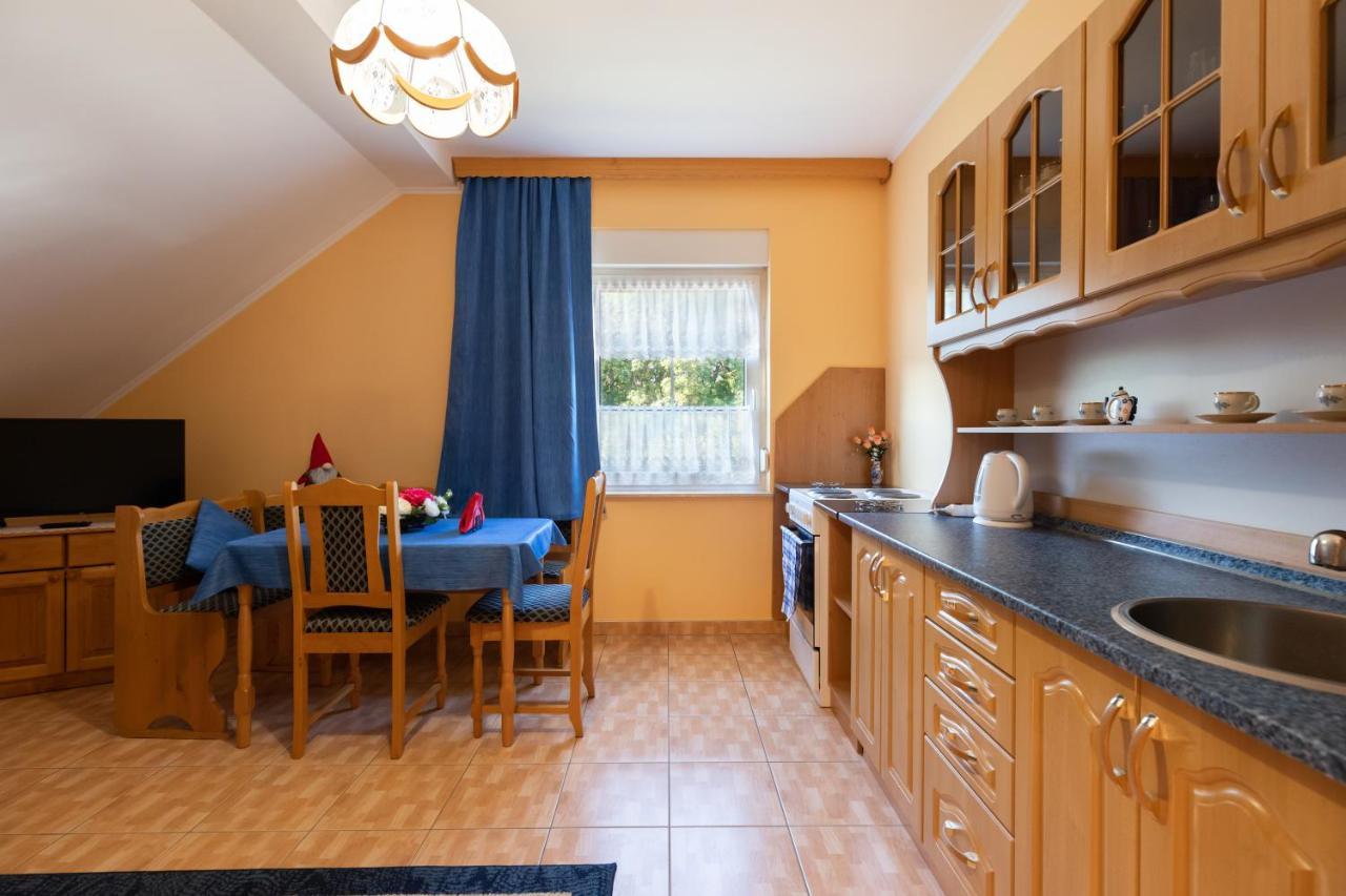 Pension Eric Ostrov  Extérieur photo